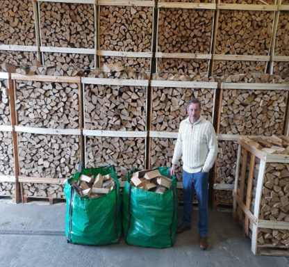 This is a bulk bag of kiln dried logs weighing 170kg