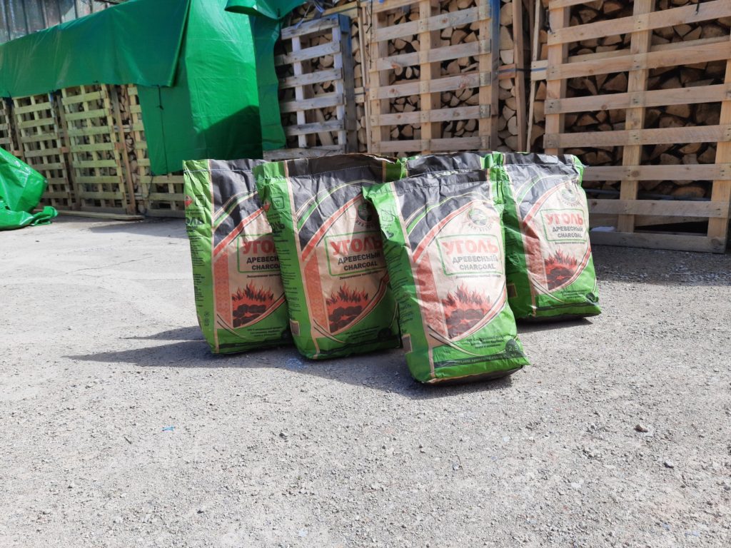 5 x 2.5kg bags of Lumpwood Charcoal – Guernsey Log Company